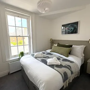  Apartment Queen's Lofts