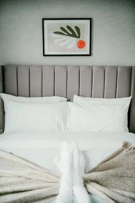Urban Elegance: Luxury; Sleeps 6 Apartment Belfast 0*,