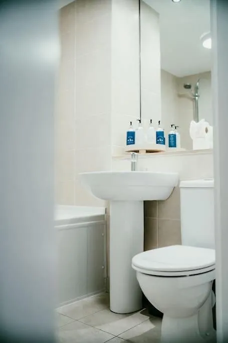 Urban Elegance: Luxury; Sleeps 6 Apartment Belfast