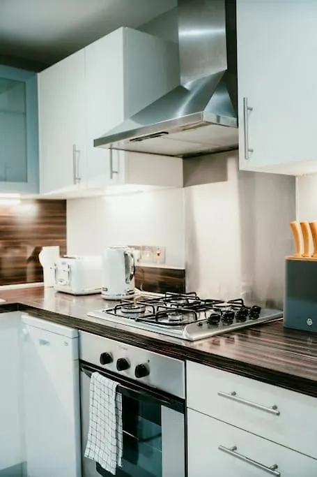 Urban Elegance: Luxury; Sleeps 6 Apartment Belfast