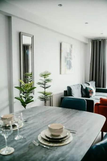 Urban Elegance: Luxury; Sleeps 6 Apartment Belfast United Kingdom